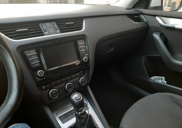 Skoda Octavia cena 43000 przebieg: 303116, rok produkcji 2016 z Łęczna małe 154